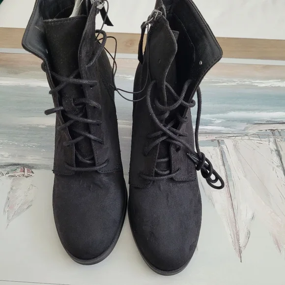 Spring boots - Picture 2 of 3